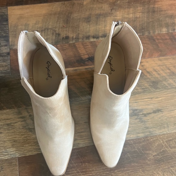 Qupid Tortilla Beige Suede Ankle Boots (like new!) - Picture 10 of 12